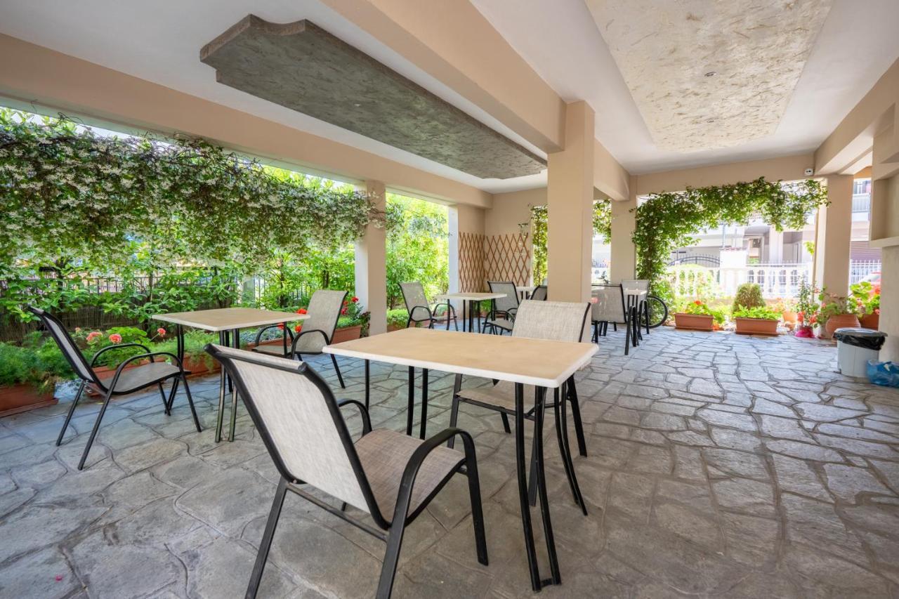 Milonas House Apartments Paralia Dionysiou Exterior photo